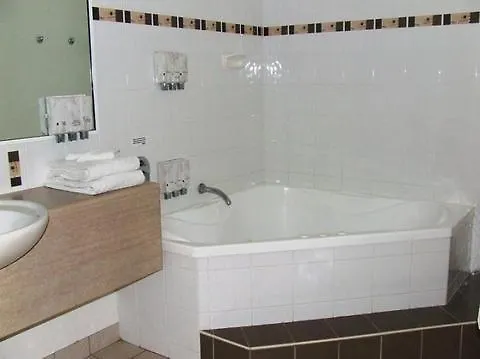 Coral Cay Resort Mackay 4*,